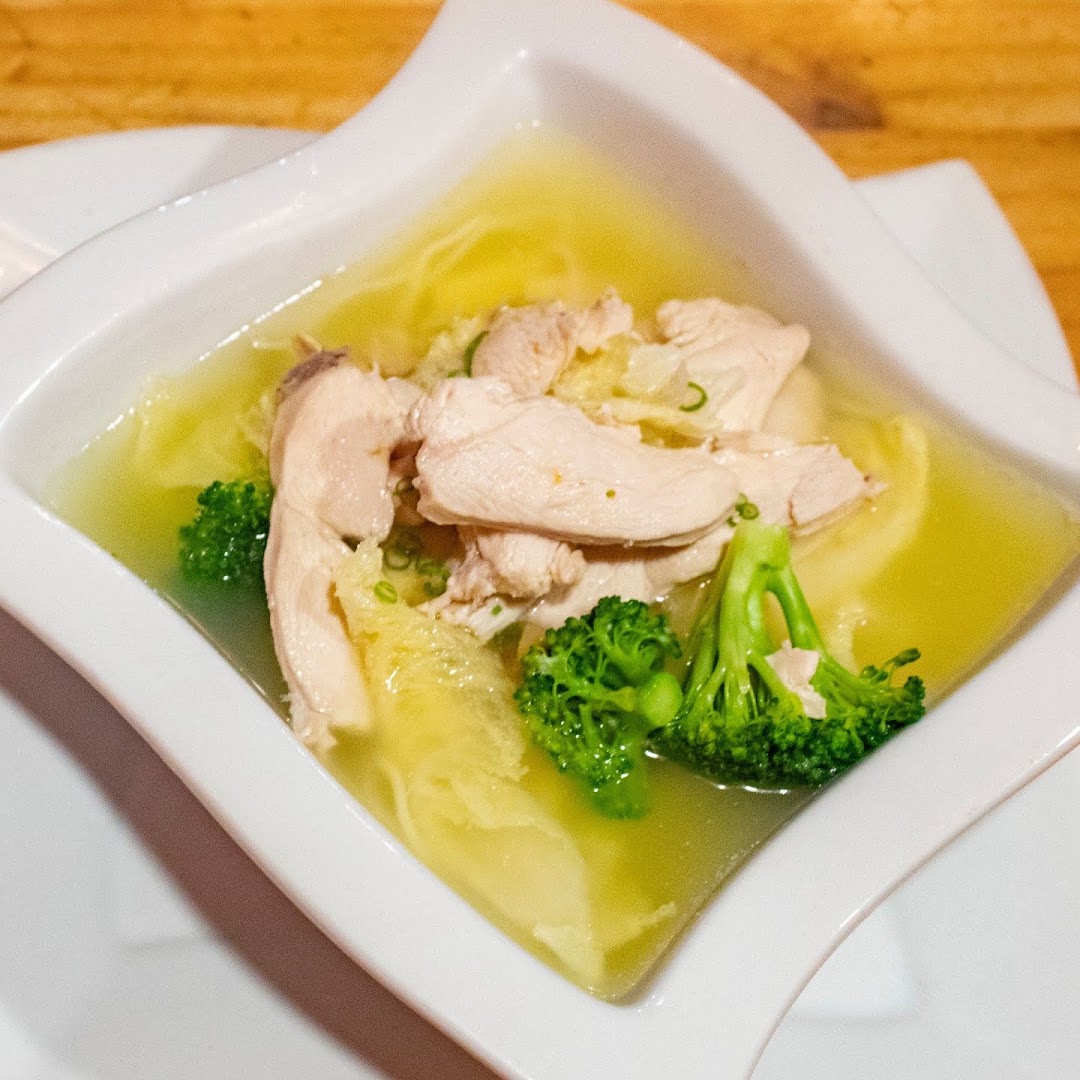 Sopa wantán con pollo — Chifa Toronto