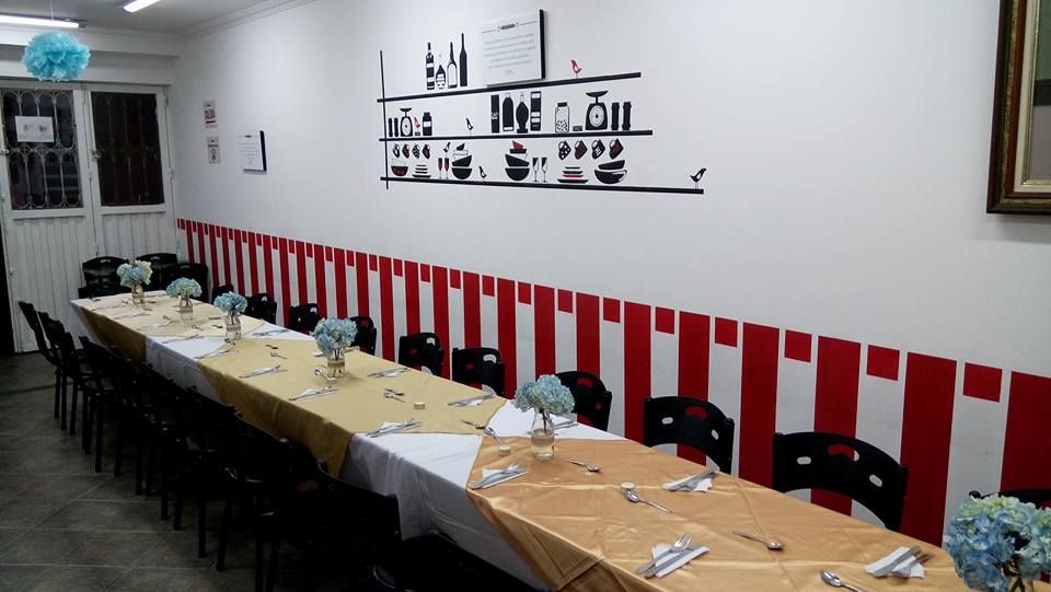 Mesa larga servida — Cocinarte Alvaro Hoyos Gourmet