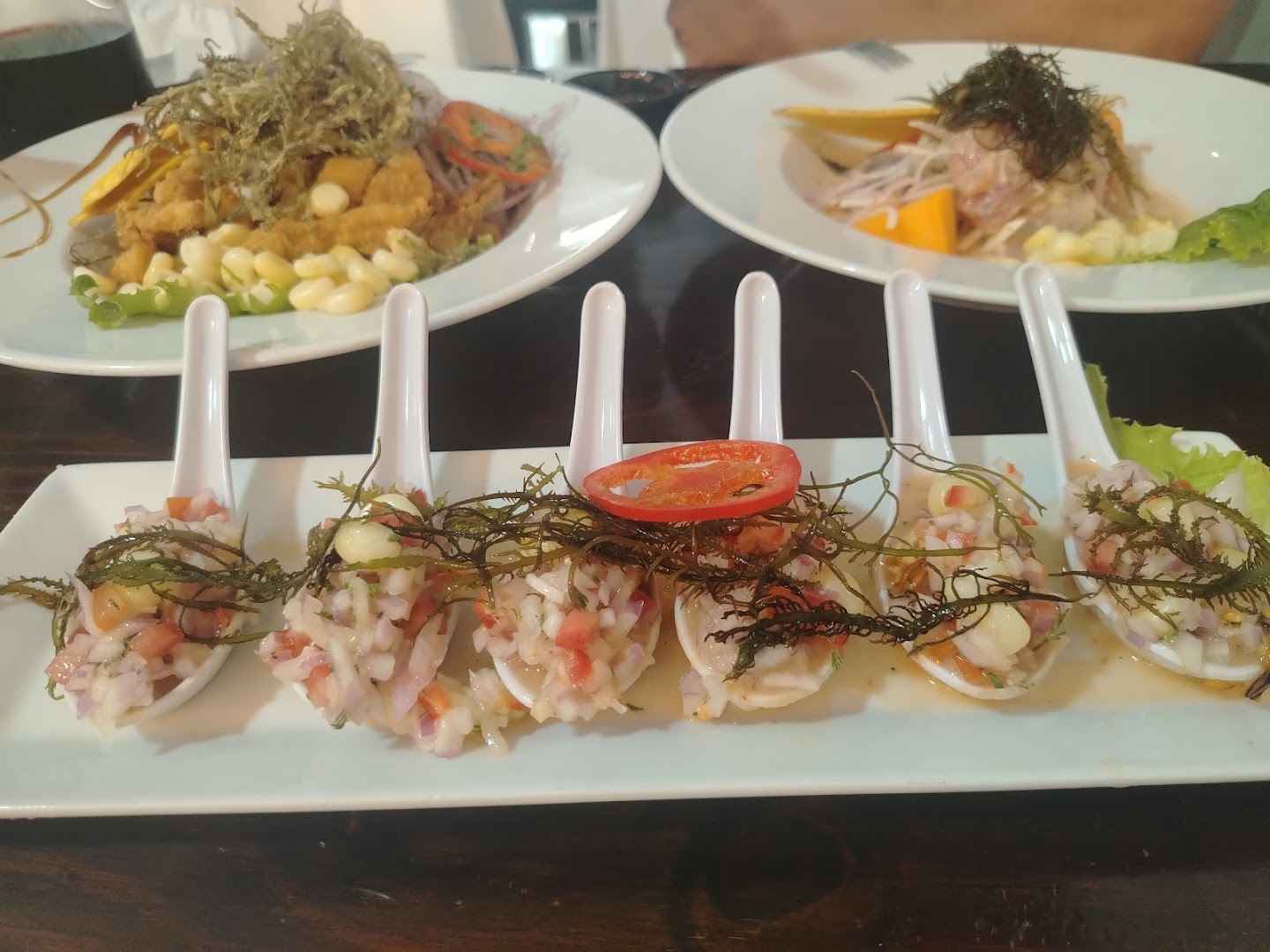 Trío de ceviches sobre conchas