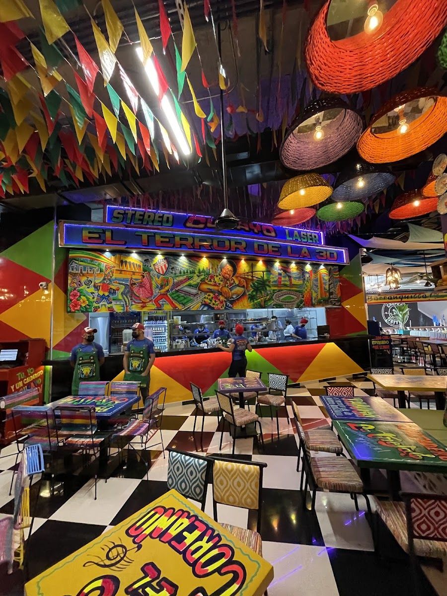 Salón lleno de color — Cucayo Parque Alegra