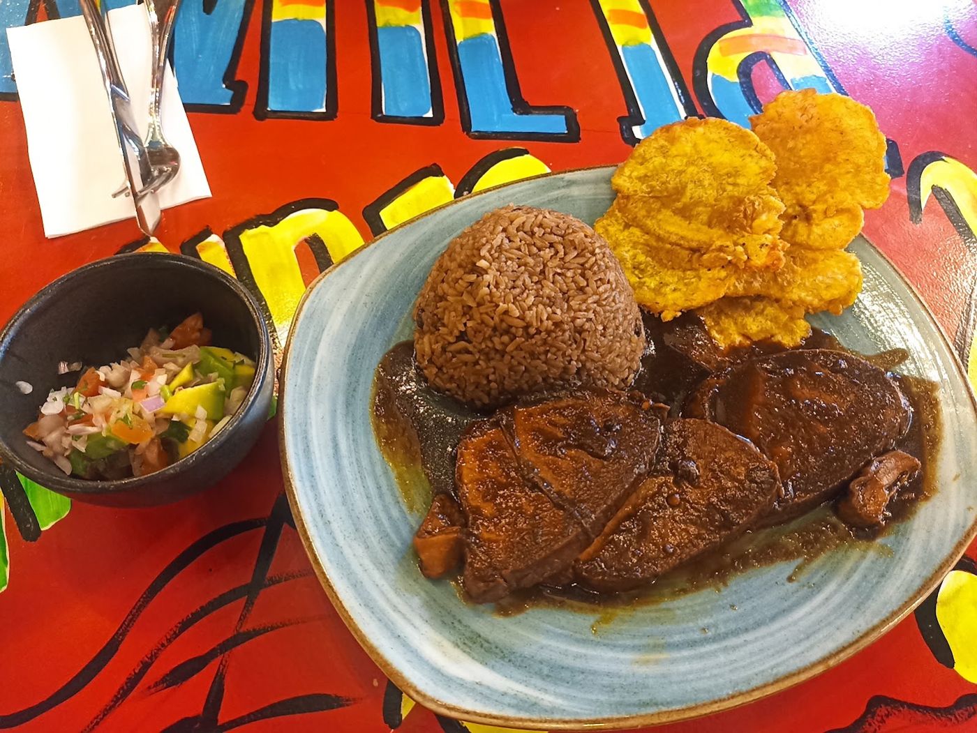 Carne en salsa en Cucayo Parque Alegra