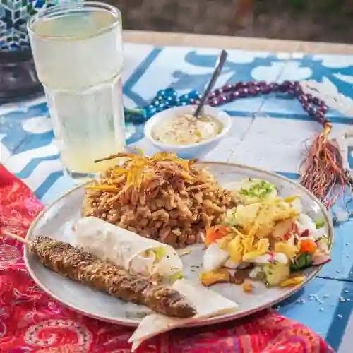 Brocheta, wrap y ensalada — Cure Cuisine