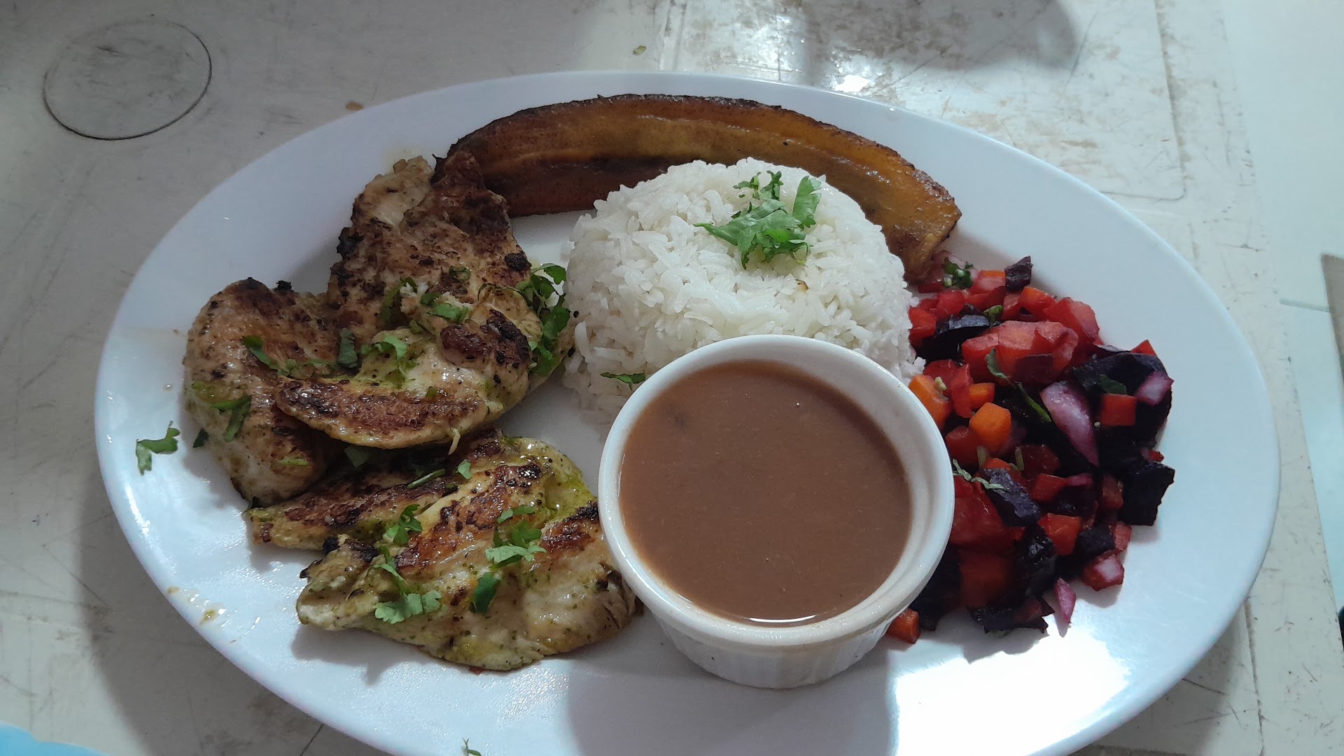 Plato con carnes variadas — DeliasadosLa27
