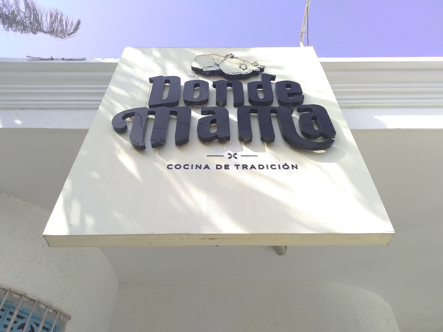Letrero Donde Mama — Donde Mama