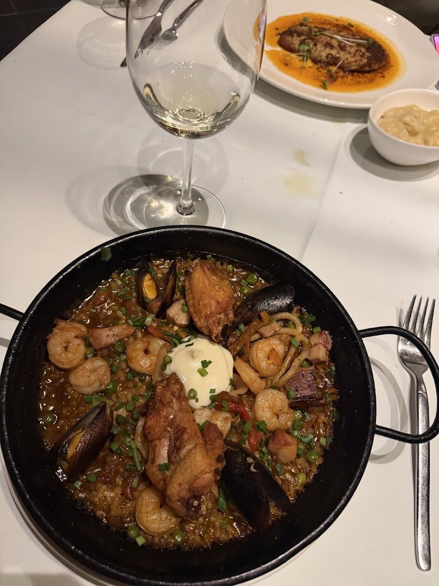 Paella en su paellera — El Celler