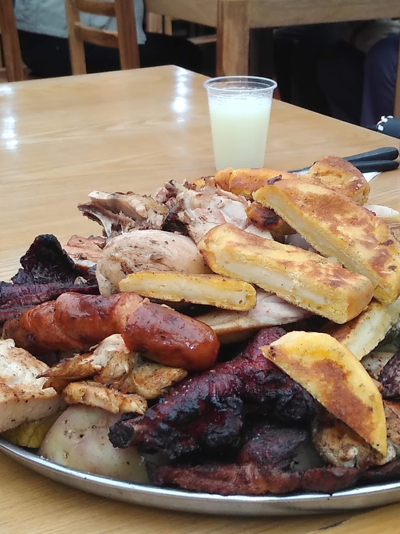 Bandeja mixta de carnes a la parrilla