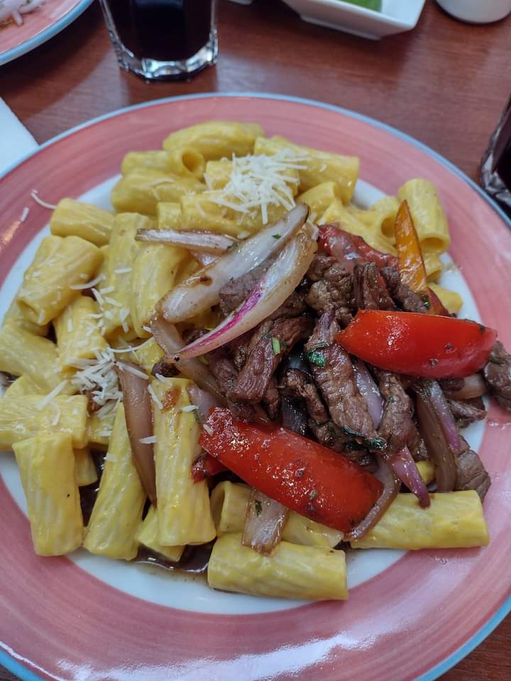 Rigatoni con lomo de cerdo salteado