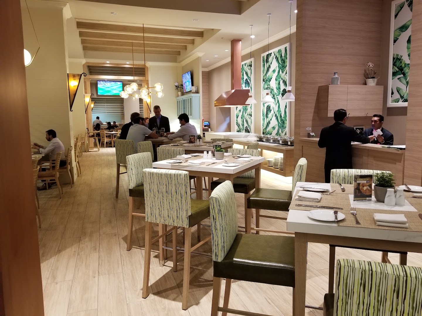 Salon interior — El Patio