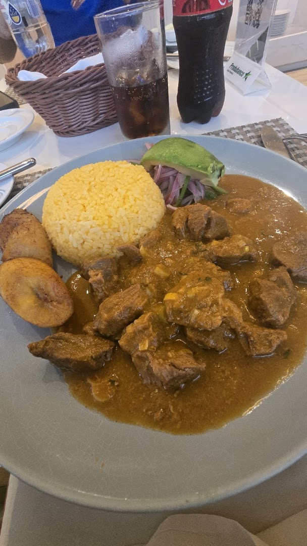 Plato con carne y platano — El Patio