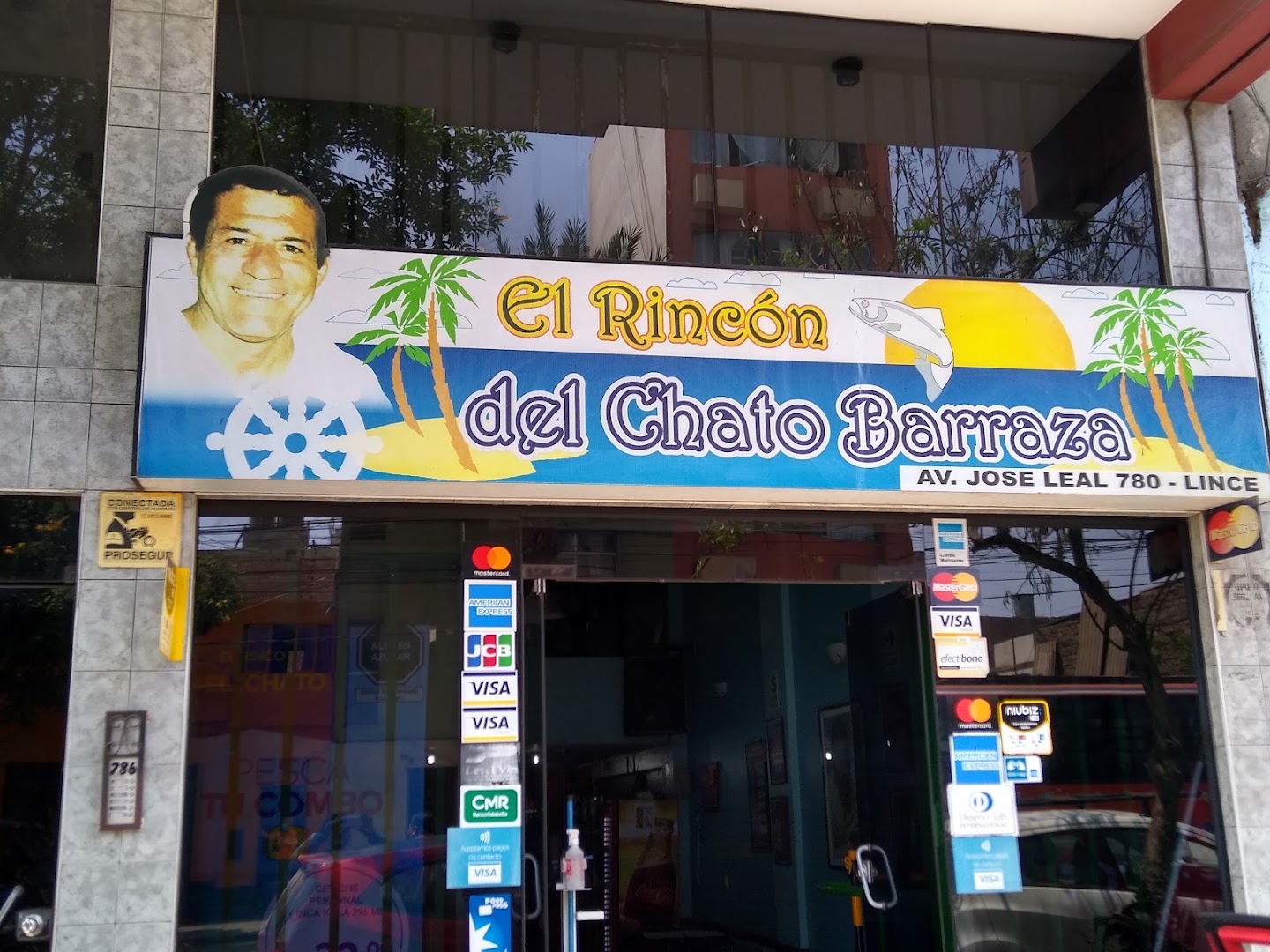 Fachada con letrero — El Rincón Del Chato Barraza