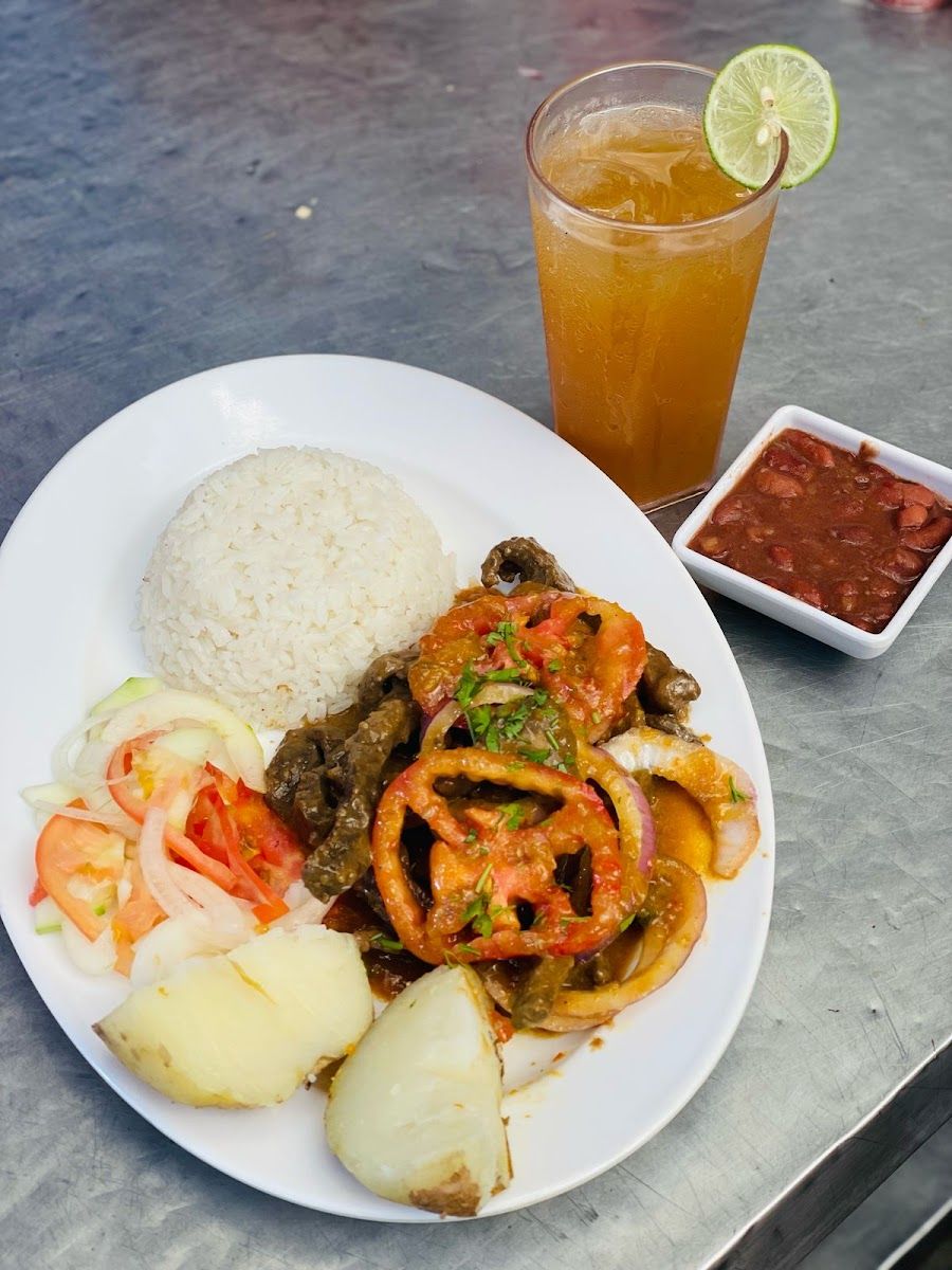 Almuerzo con jugo natural — El sabor de mi pueblo