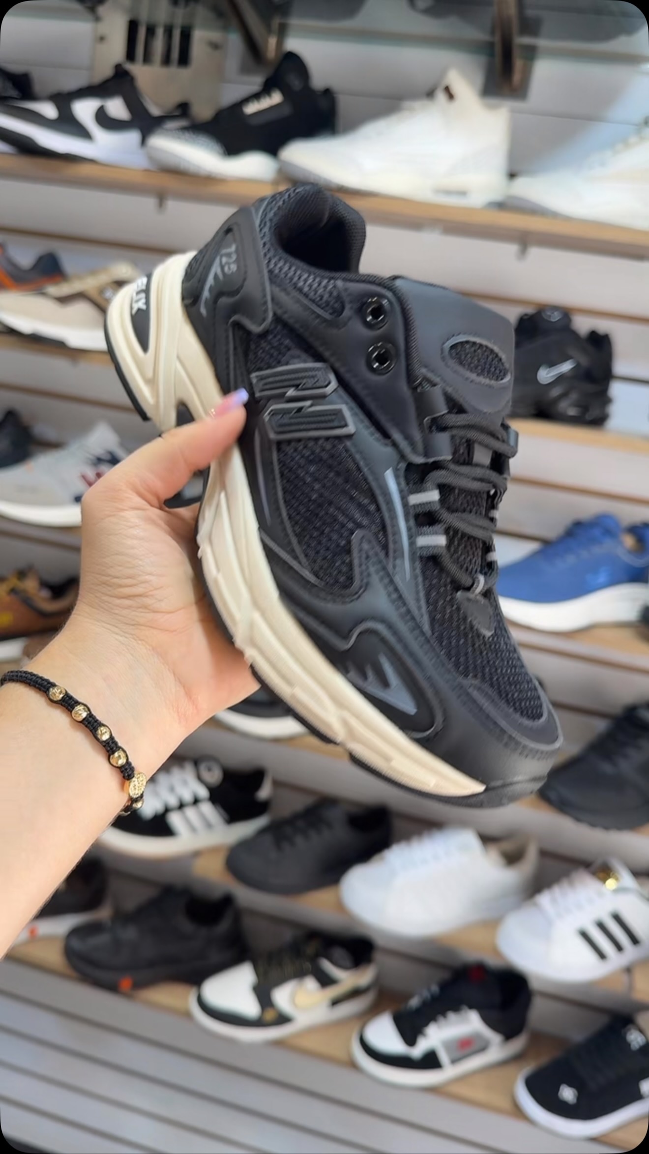 Tenis New para caballero negro y crema