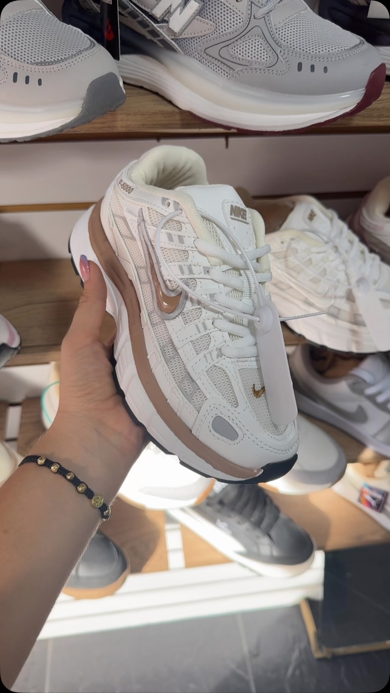 Tenis P6000 para dama en la tienda