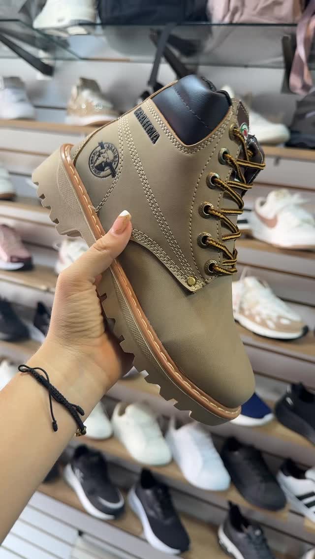 Bota Brahma para dama color arena