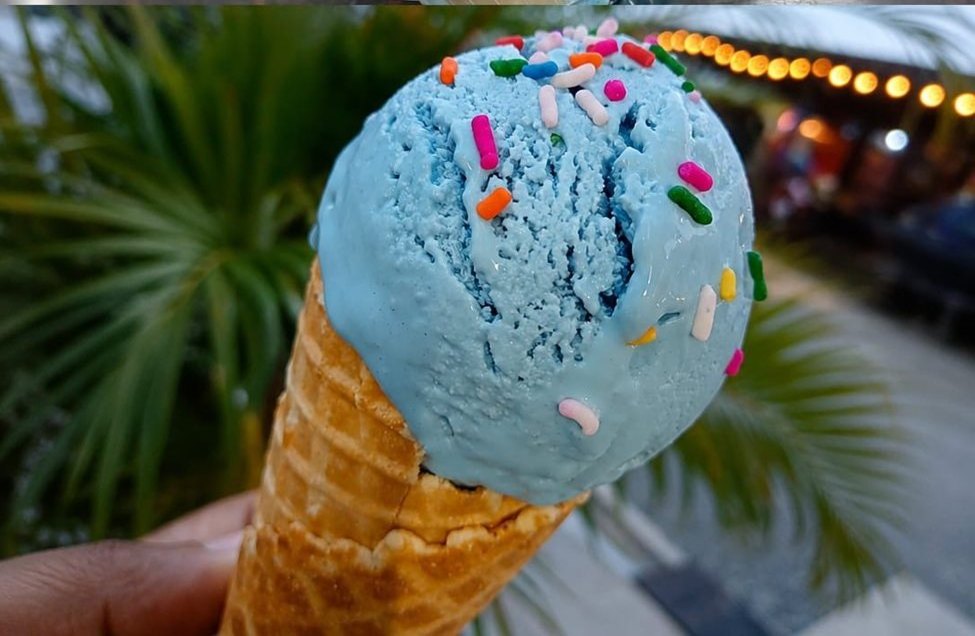 Helado artesanal de chicle en cono