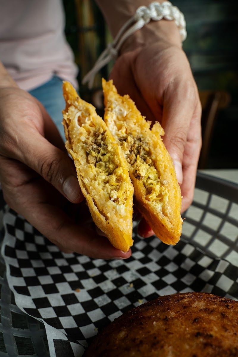 Empanada recién abierta — Frutera Restaurante Productos Del Campo