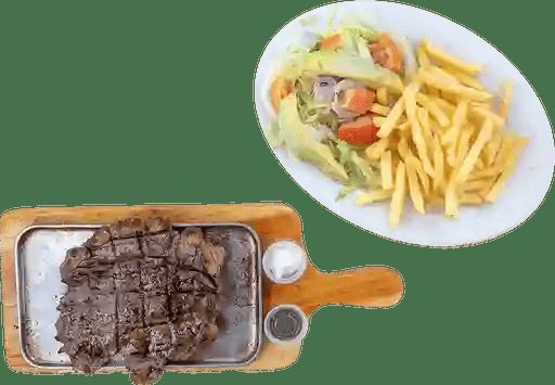 Carne en tabla con papas — Frutera Restaurante Productos Del Campo