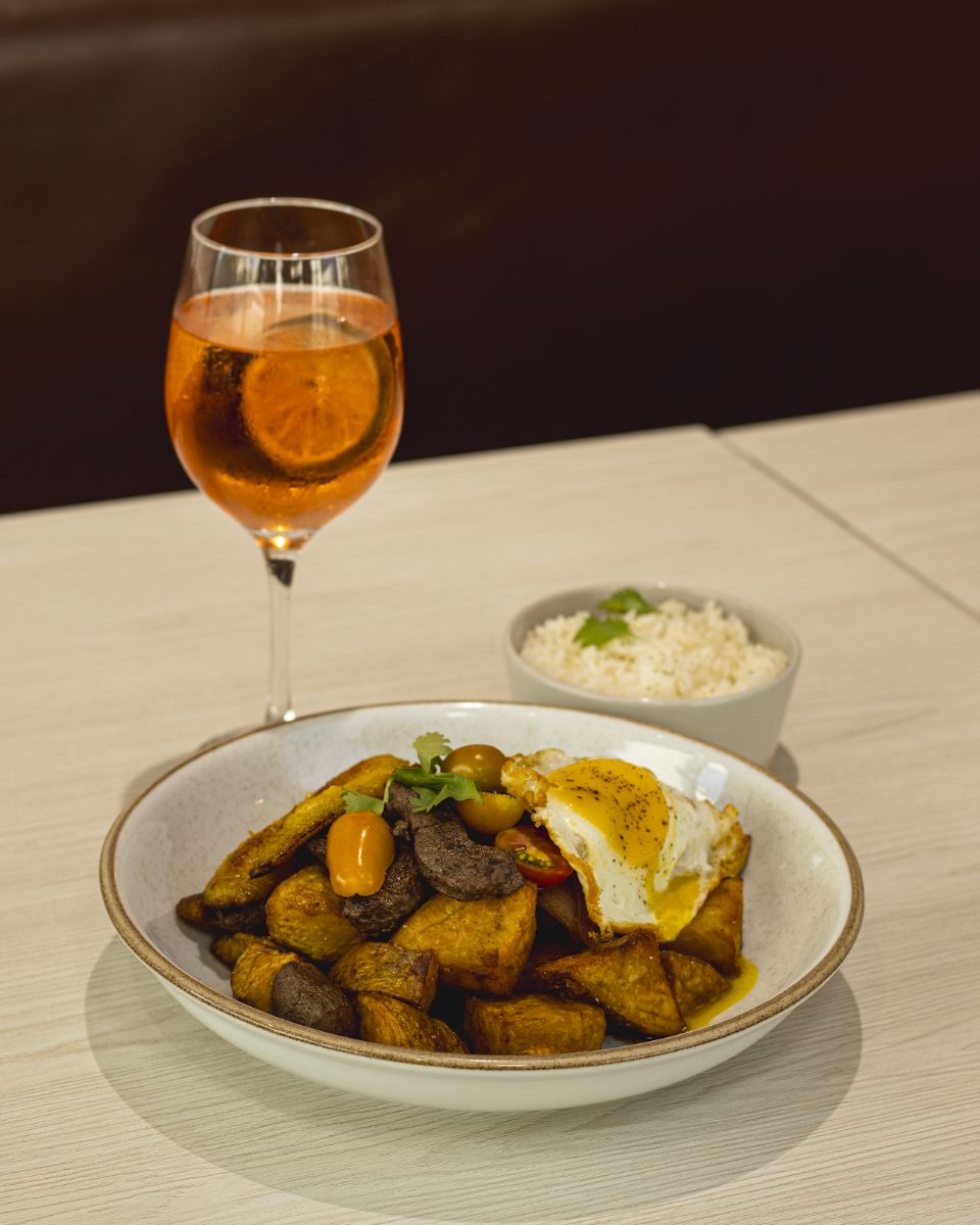 Salteado con huevo — Íssimo Café & Restaurante