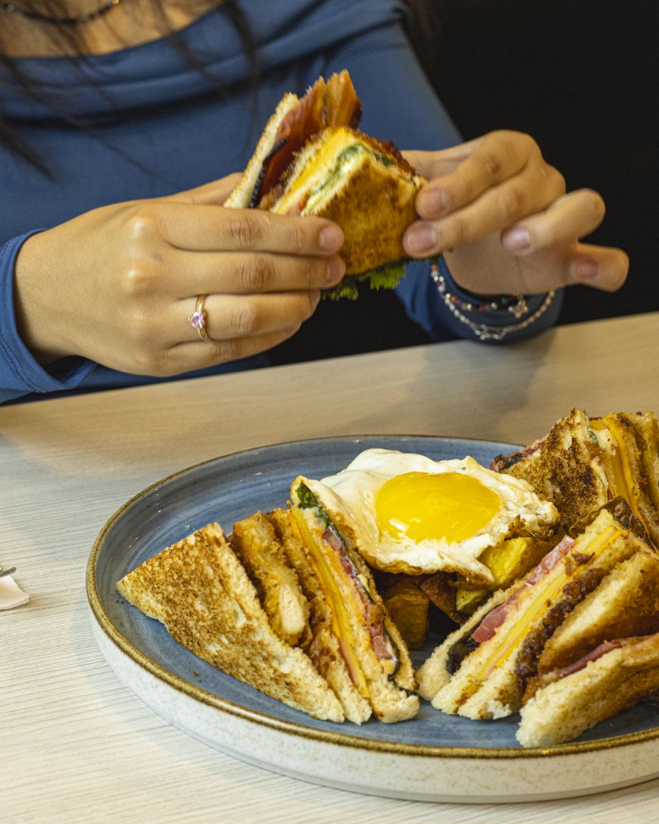 Club sandwich en Íssimo Café & Restaurante