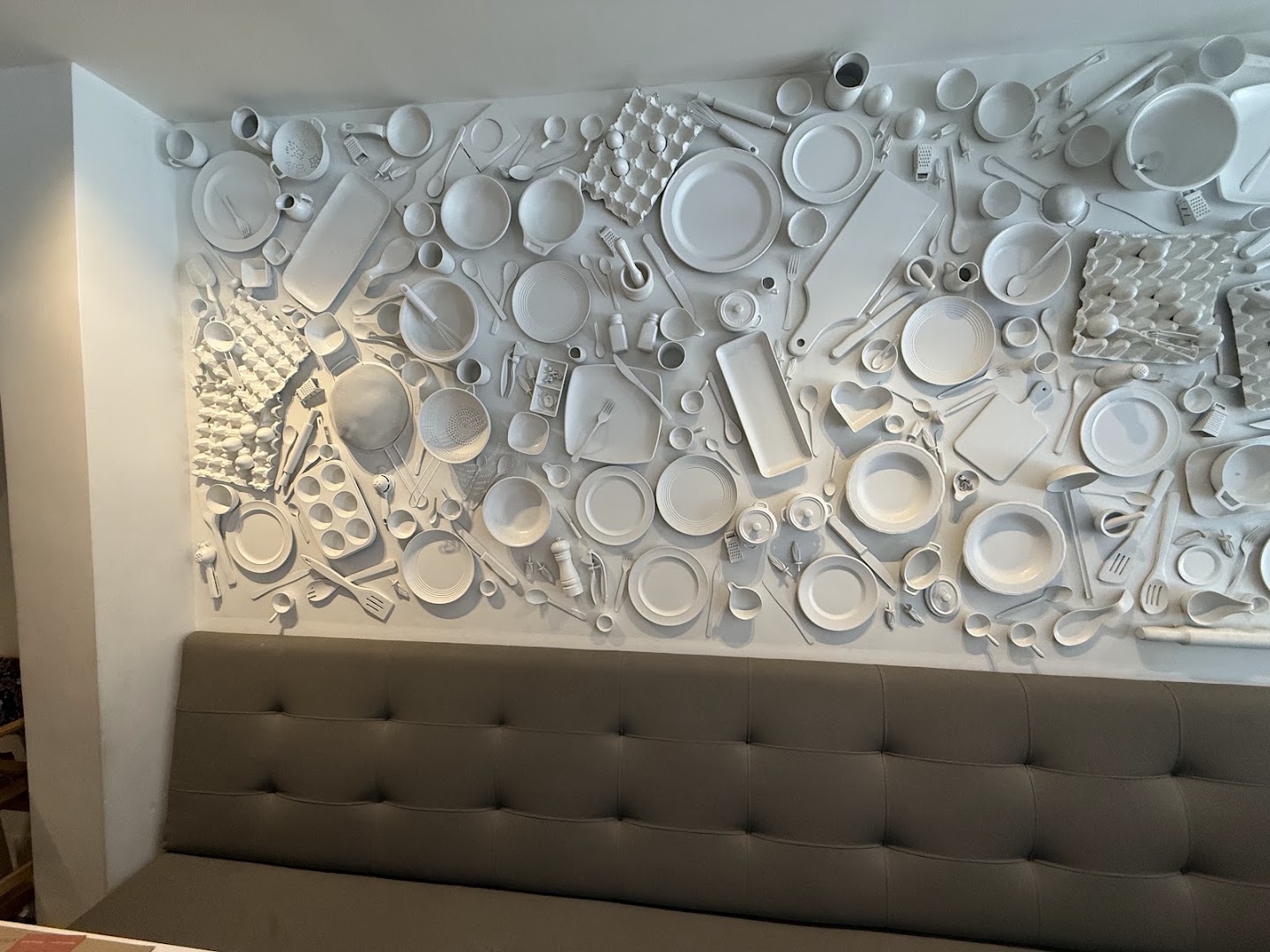 Detalle de vajilla en la pared — Kathy Cocina