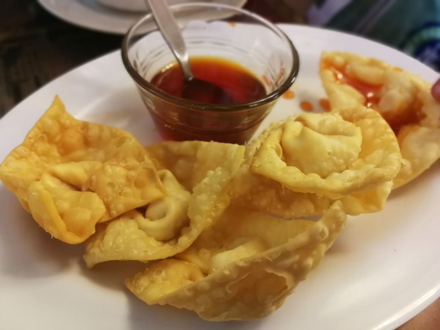 Wantanes fritos con salsa — Kuon Wha Chifa