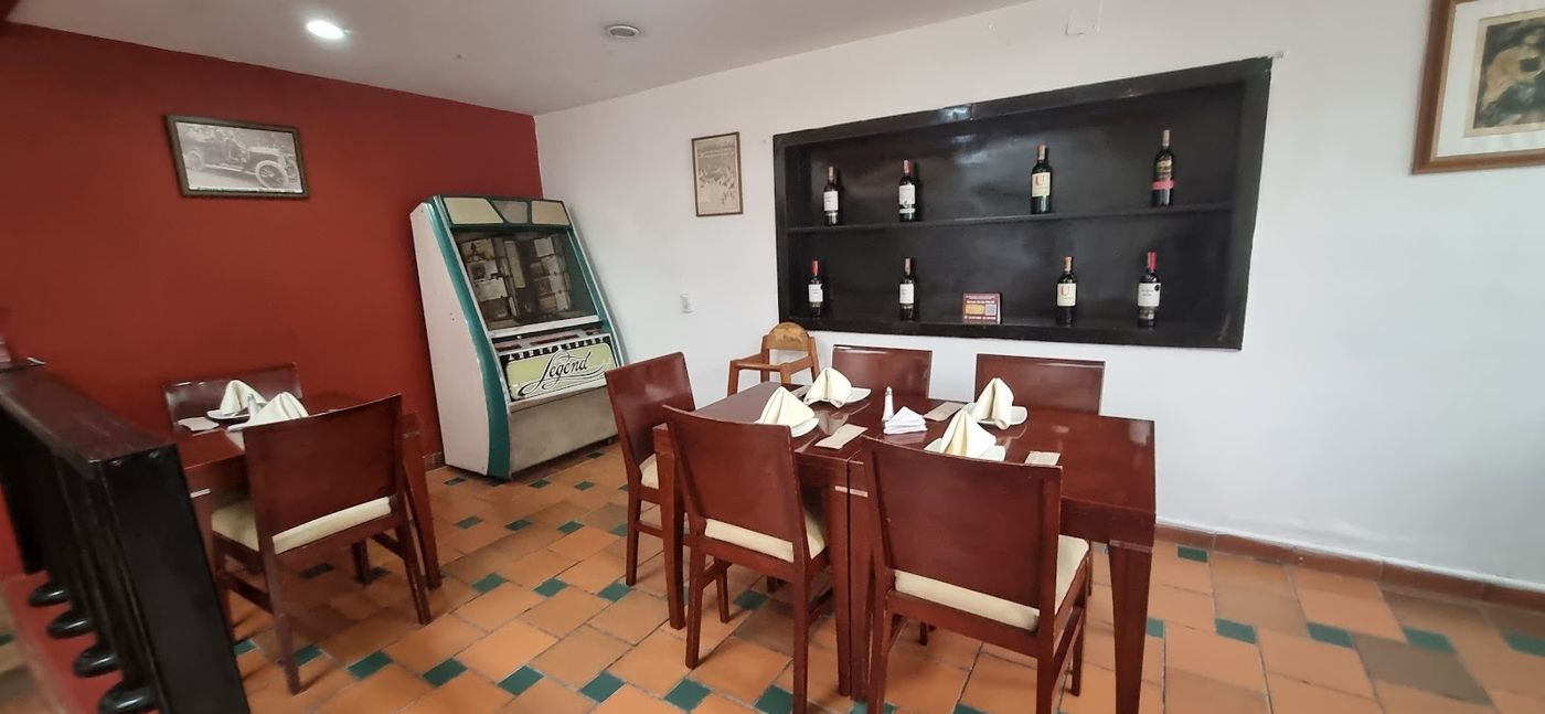 Comedor tranquilo — La Antigua comida tipica colombiana parrilla y bar