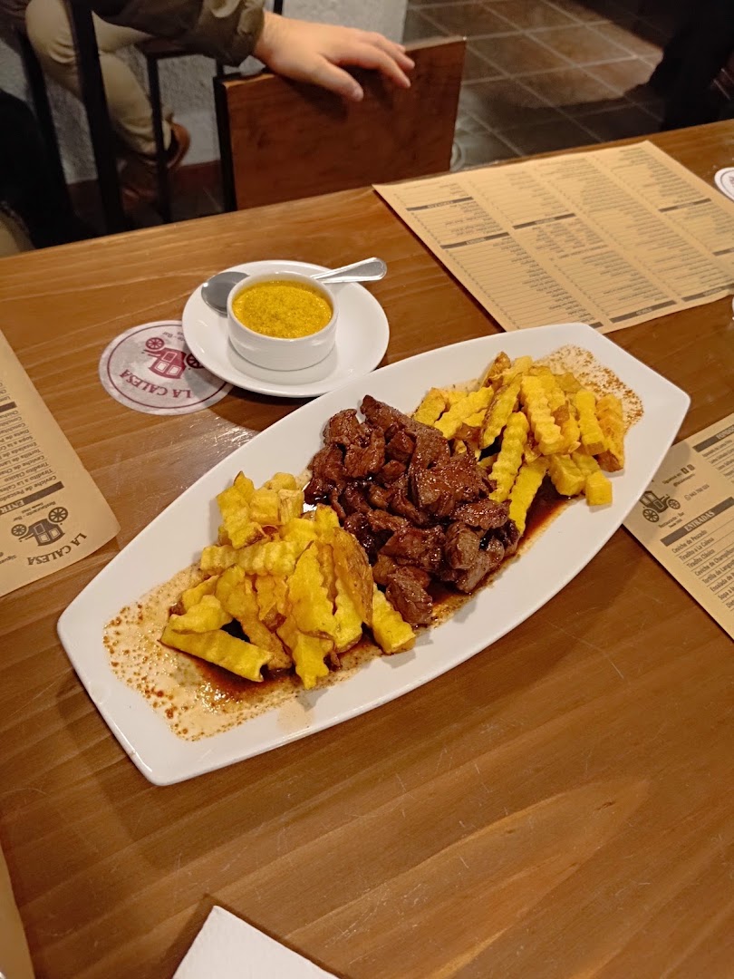 Piqueo con trago — La Calesa