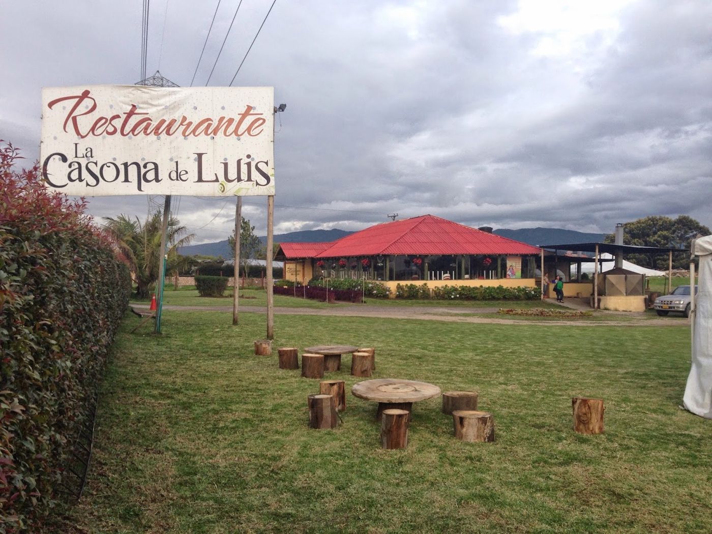 Verde y mascotas en La Casona de Luis