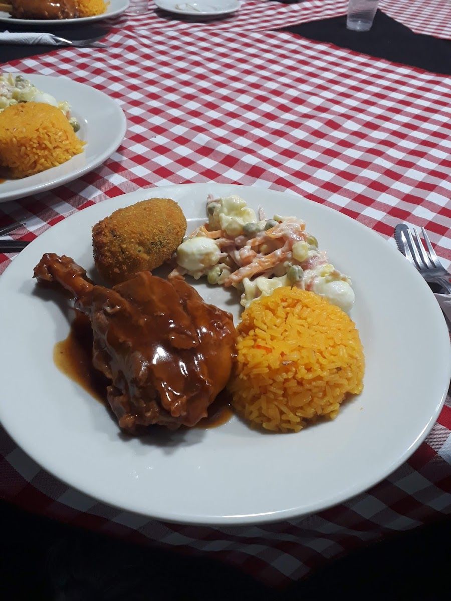 Pollo en salsa con arroz — La Cocina de Charlie