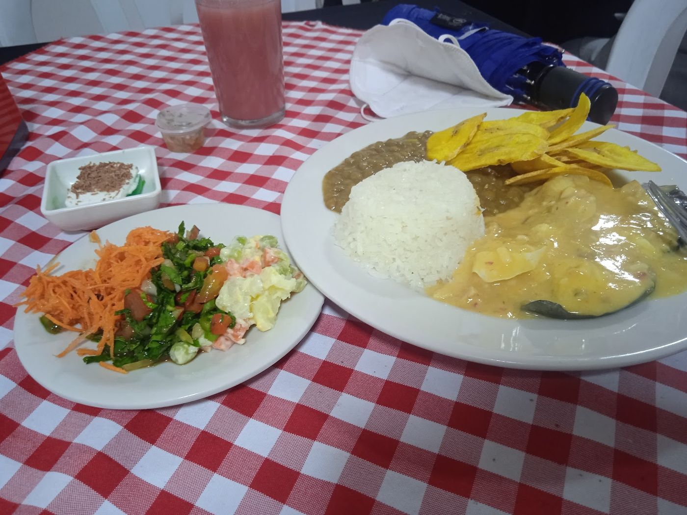 Almuerzo con ensalada fresca — La Cocina de Charlie