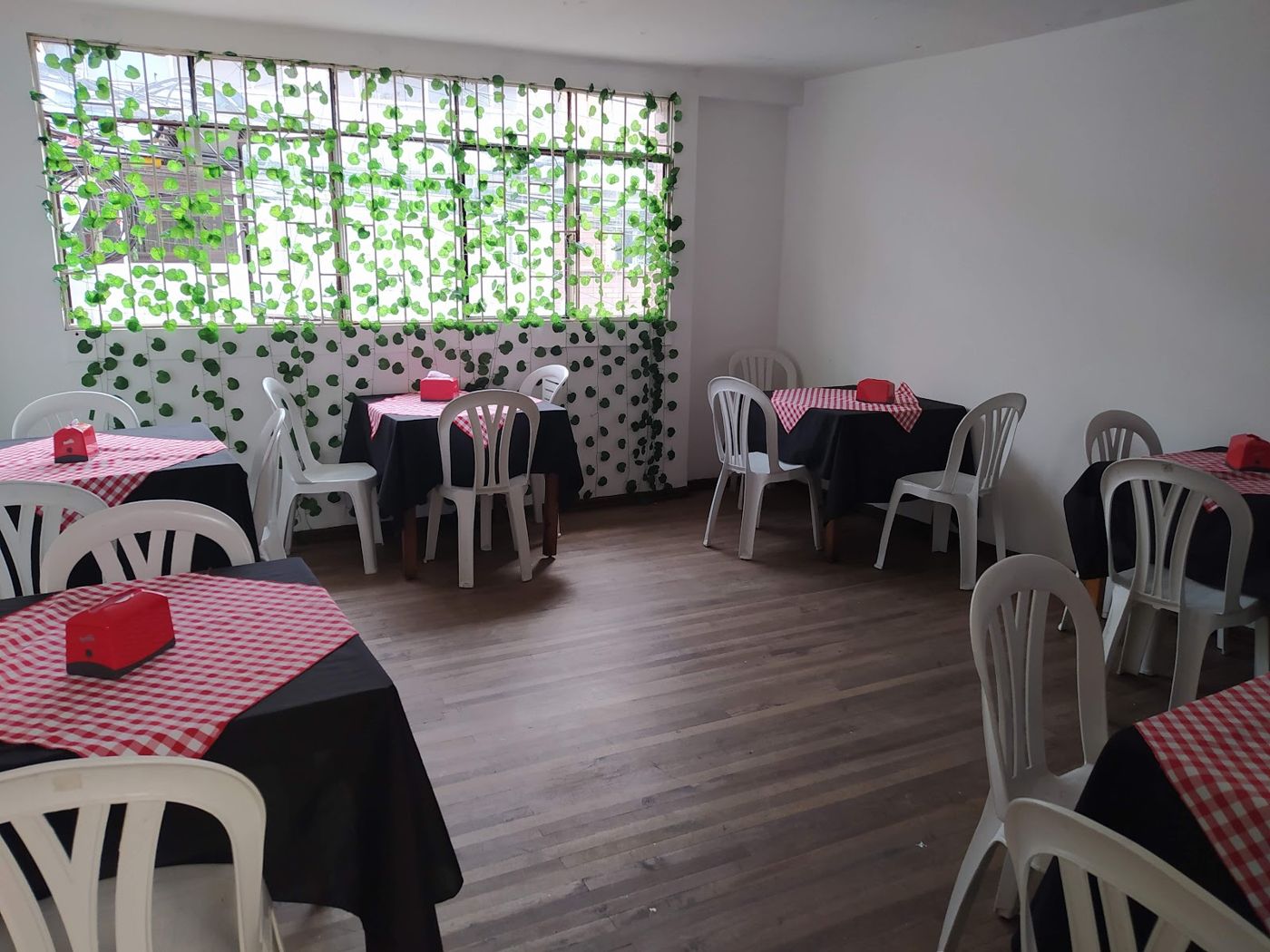 Mesas de manteles a cuadros — La Cocina de Charlie