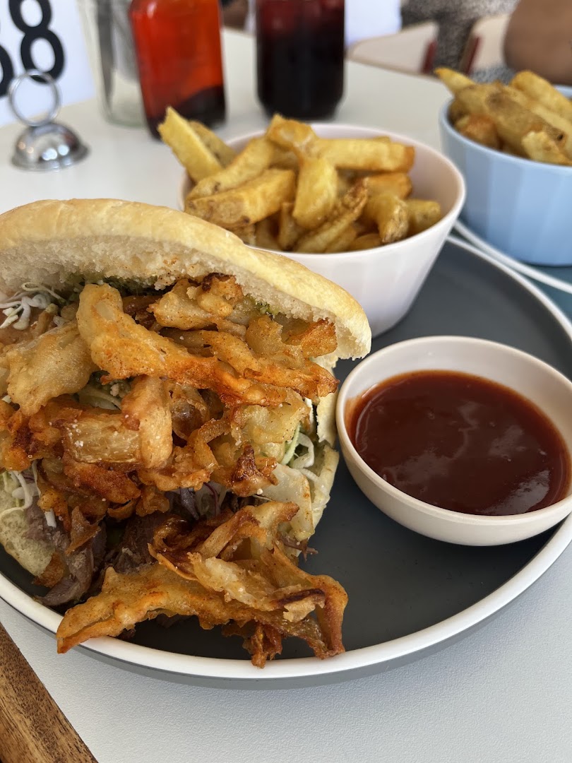 Sándwich de trompo de res con papas
