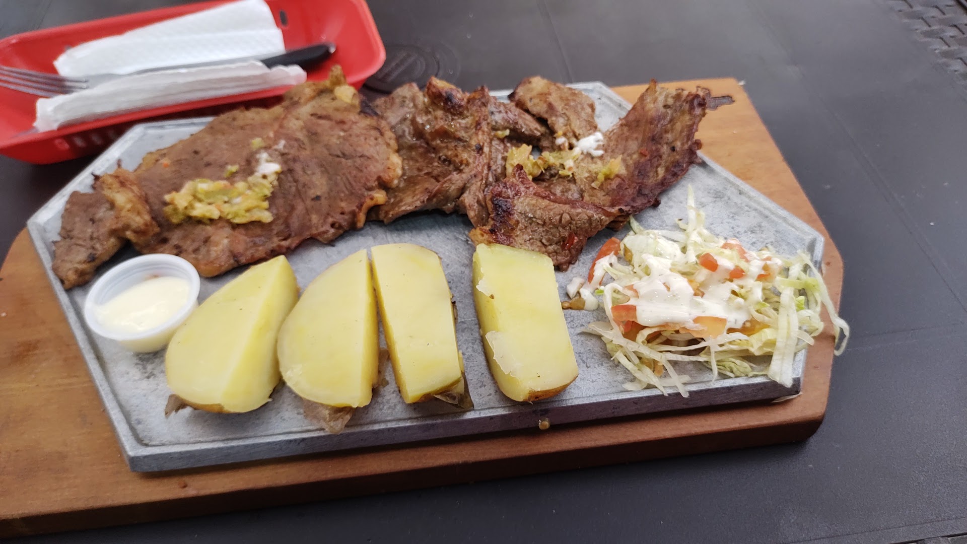 Churrasco con yuca — La Esquina Quillera
