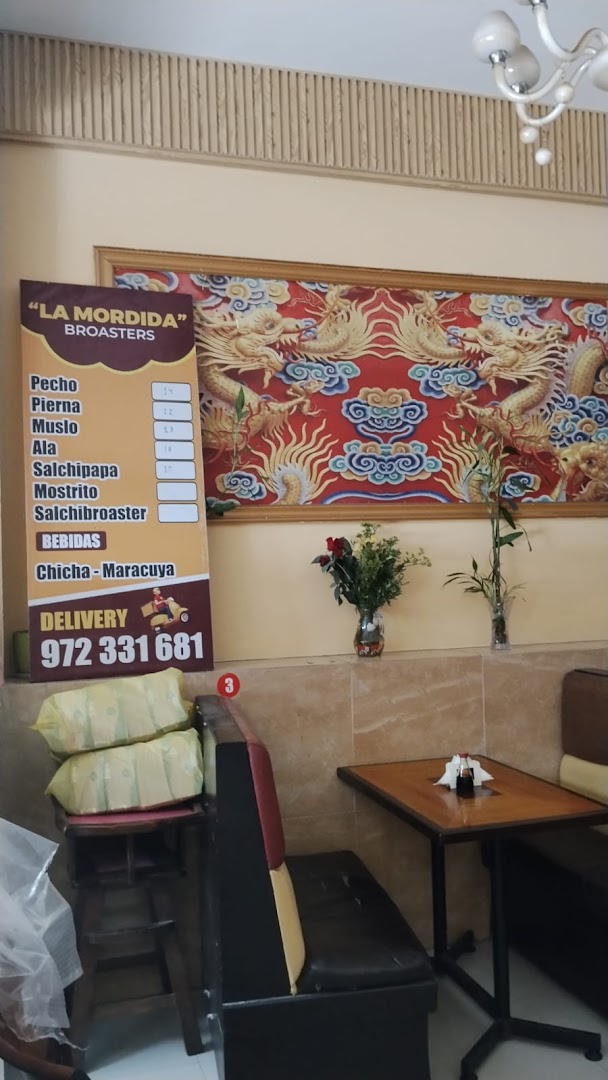Mesas del salon — La Mordida chifa y broster - Sede Lince
