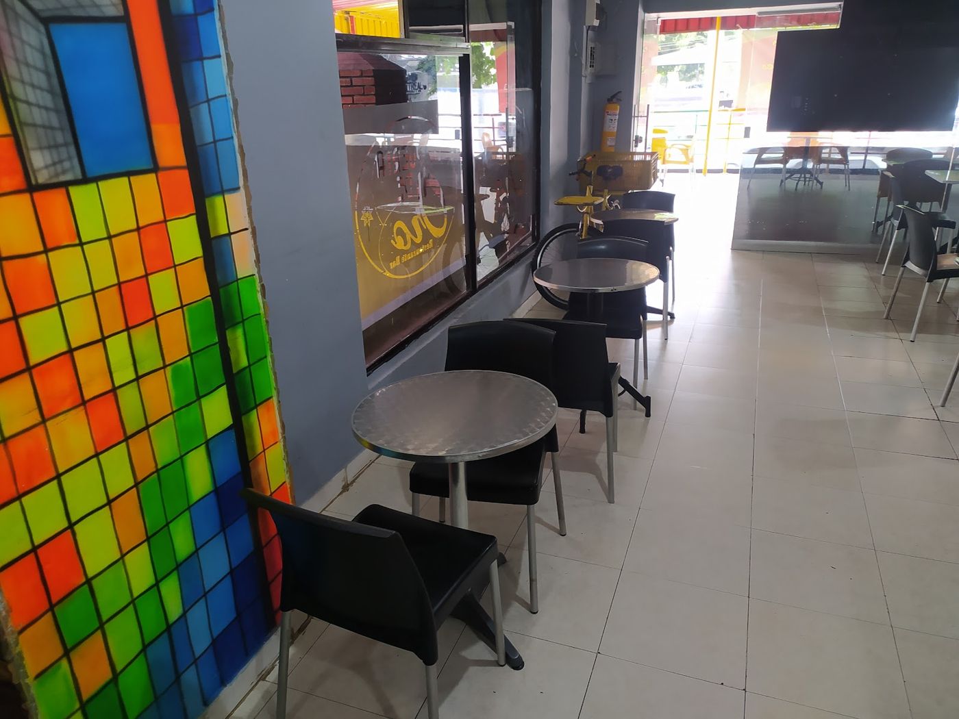 Pared de colores — La Puerta De Oro Restaurante-Bar