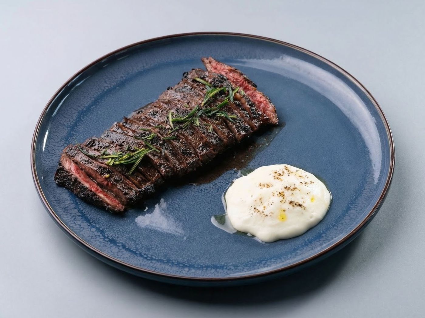 Carne sellada con puré — LARIMAR