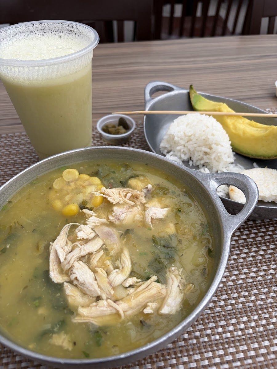 Ajiaco en olla — Las Cazuelas de la Abuela