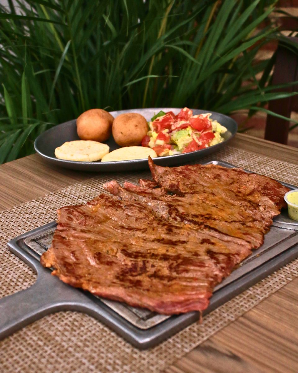 Carne asada en tabla — Las Cazuelas de la Abuela