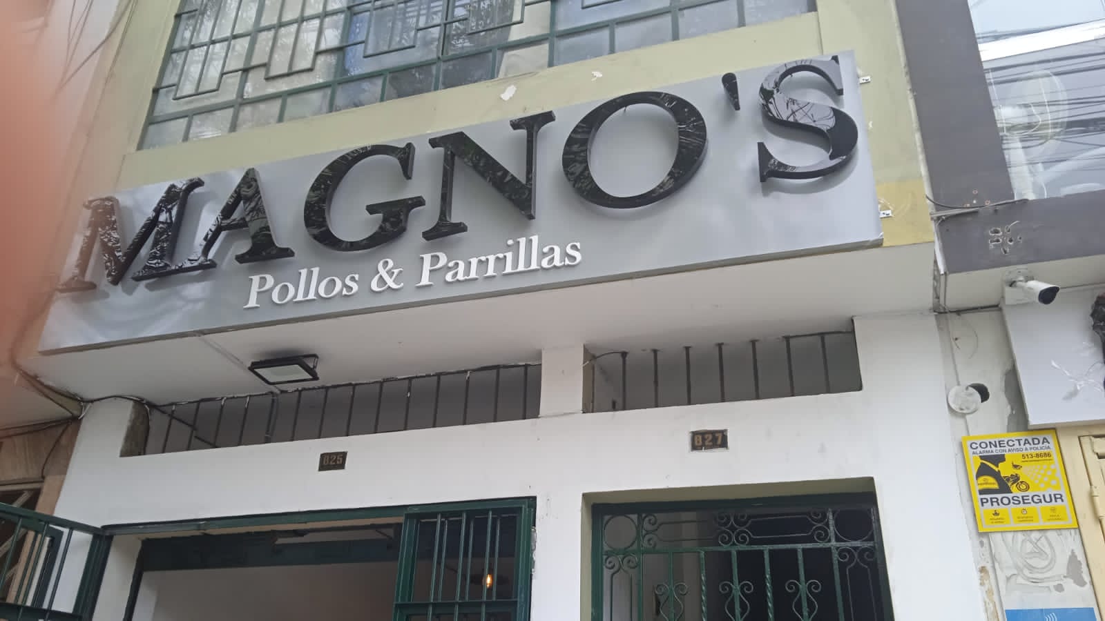 Fachada Magno's — MAGNO'S POLLOS & PARRILLAS