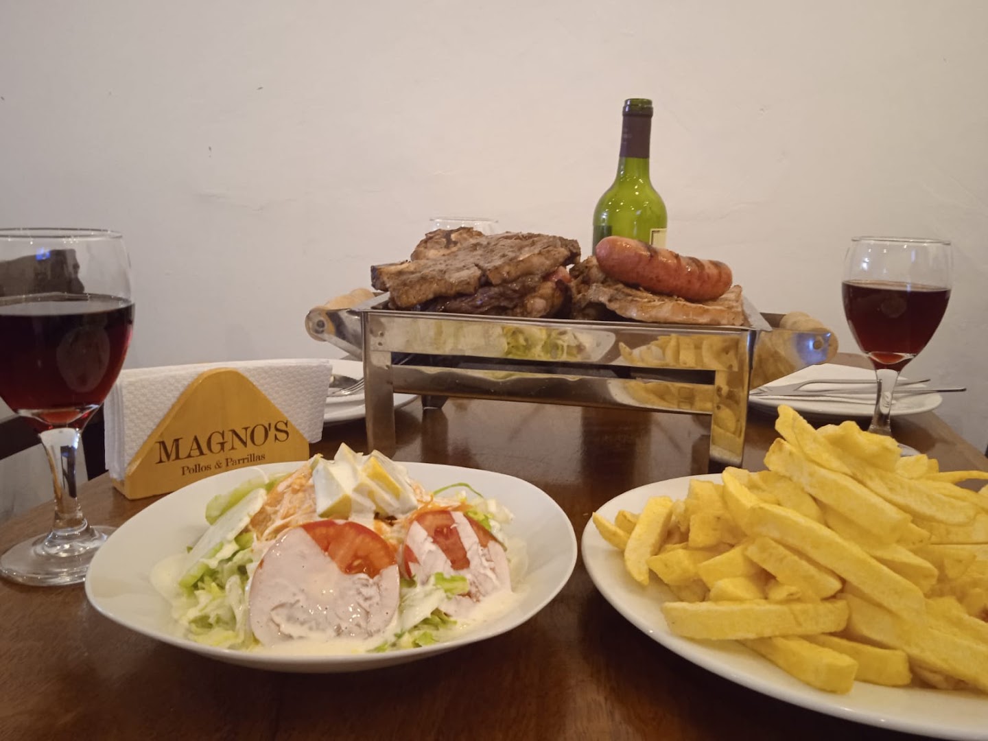 Parrillada con vino — MAGNO'S POLLOS & PARRILLAS
