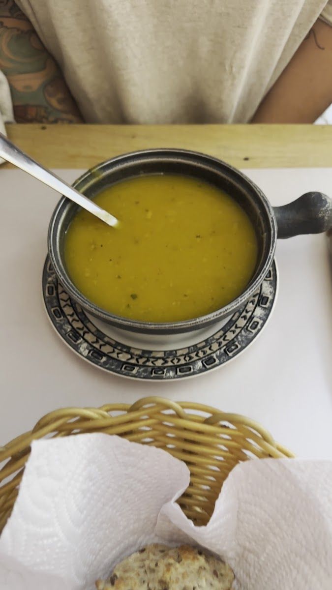 Sopa del día con pan — Maria Candelaria