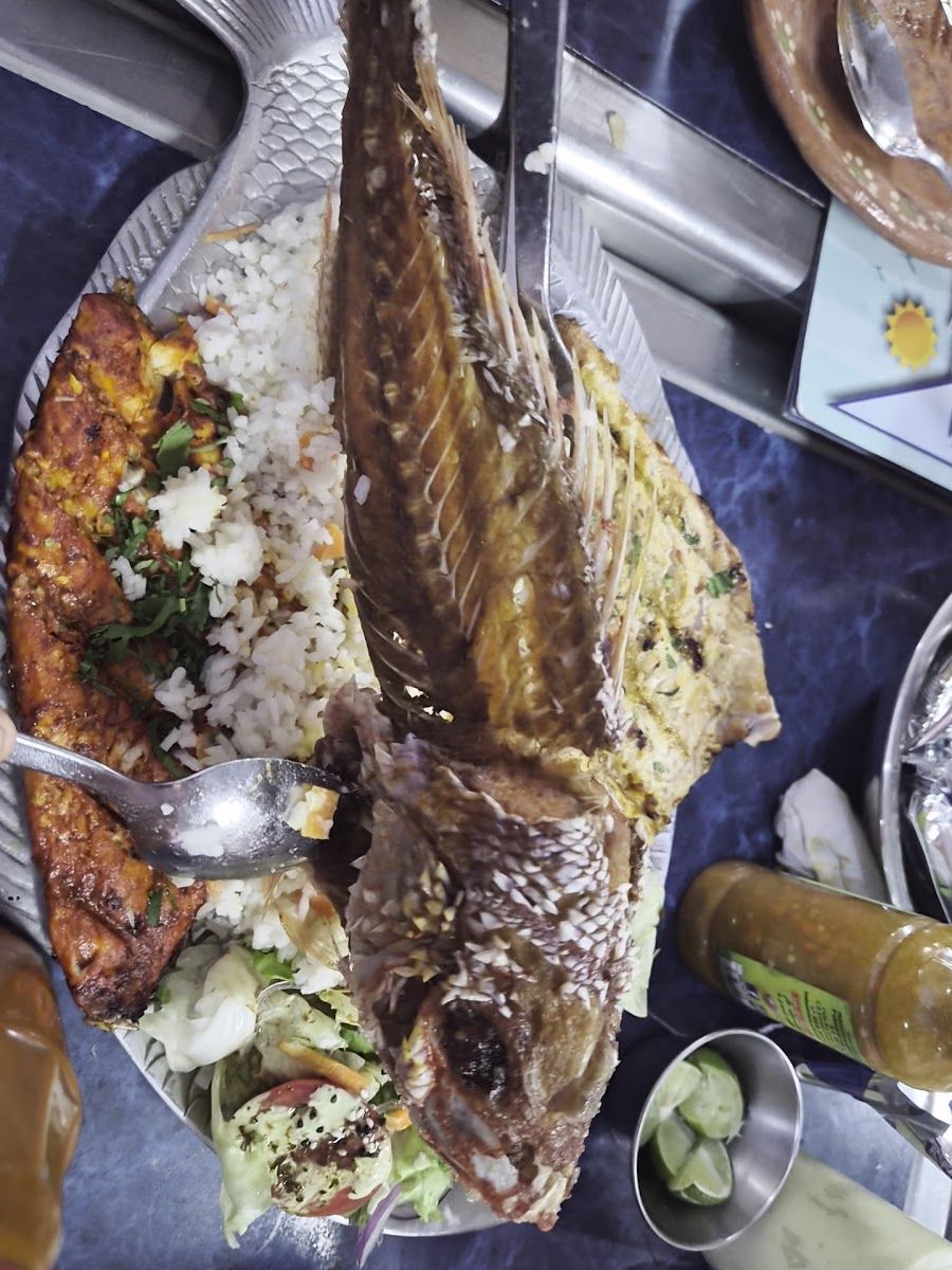 Pescado zarandeado entero — Mariscos Ponte Trucha Negro
