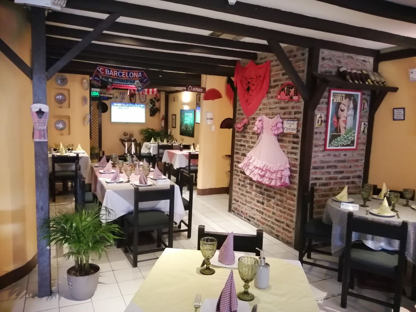Nuestro salón — Mesón Andaluz
