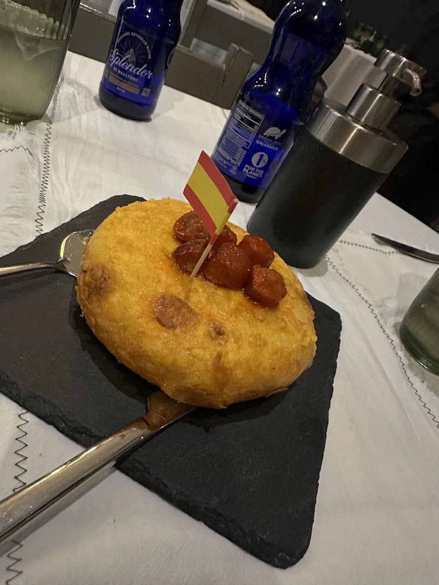 Tortilla con banderita española — Mesón Andaluz