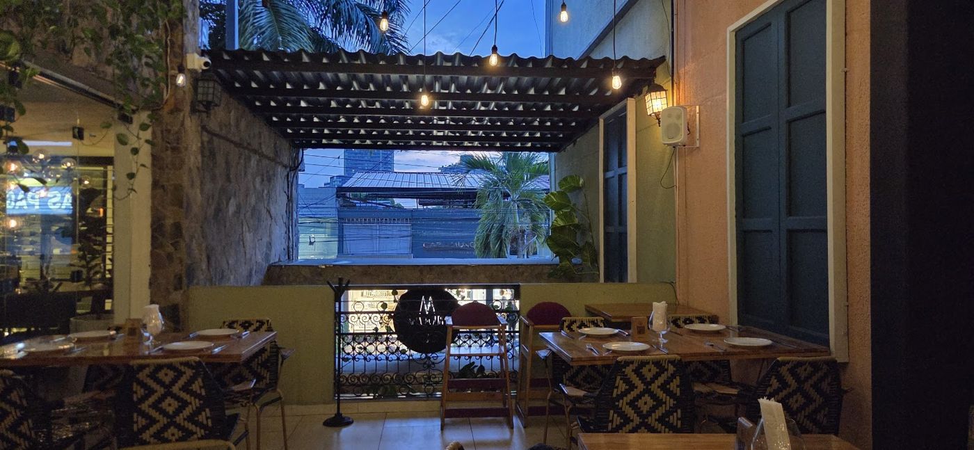 Terraza con luces — Mia Nonna