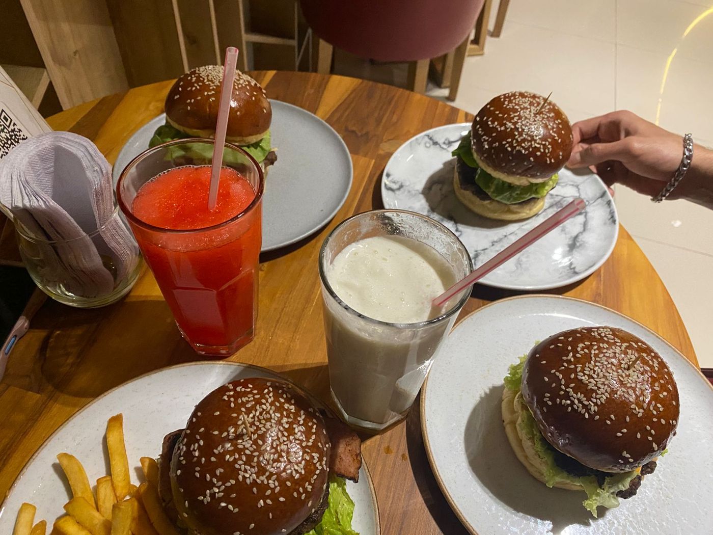 Moratto | Almuerzos de Casa, Hamburguesas & Heladería