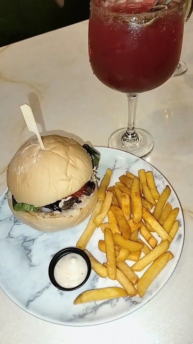 Hamburguesas en Moratto | Almuerzos de Casa, Hamburguesas & Heladería