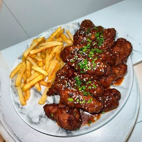 Alitas con papas — Moratto | Almuerzos de Casa, Hamburguesas & Heladería