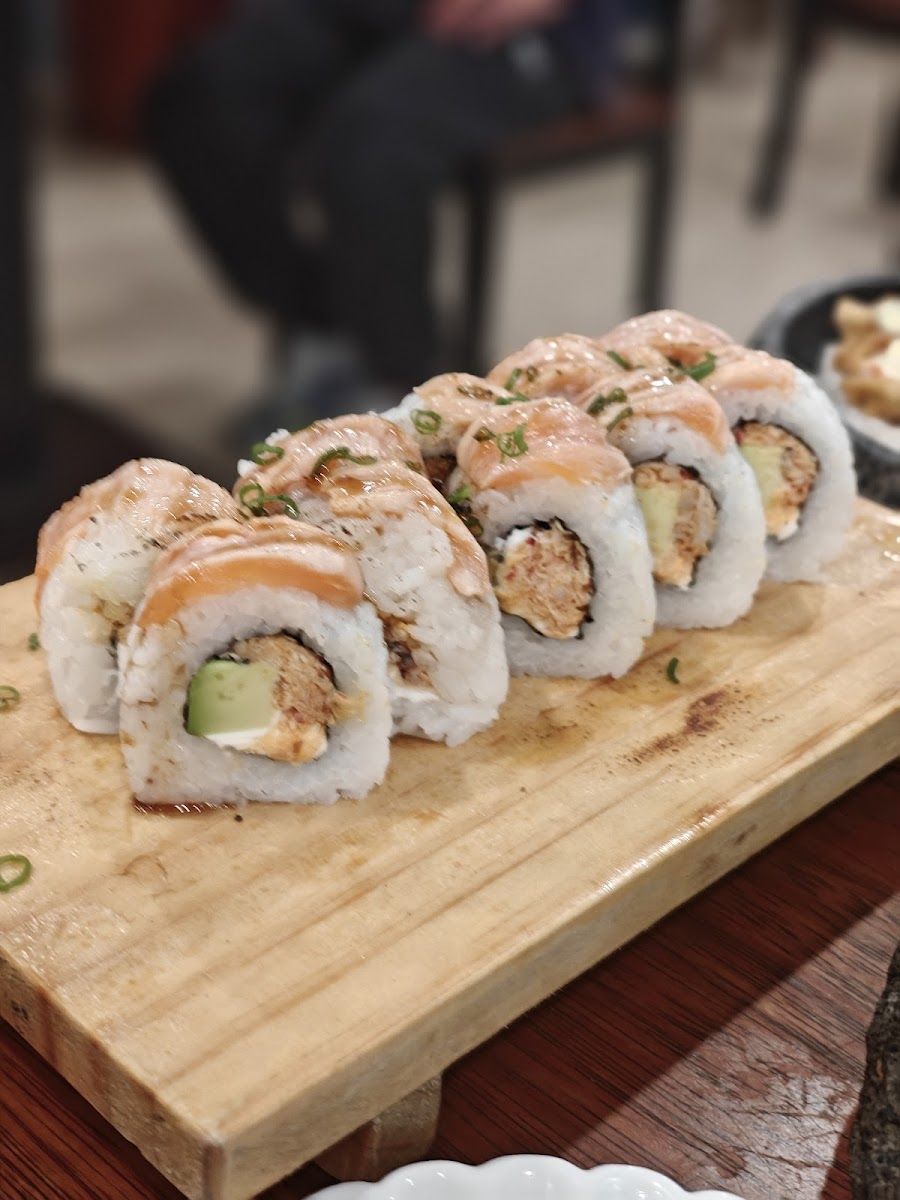 Makis en tabla de madera — Nakachi