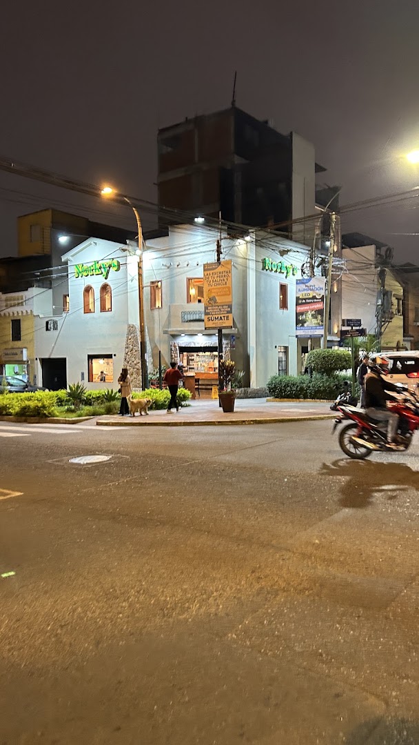 Calle de noche — Norky's